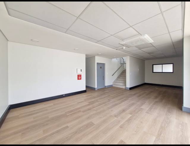 565M² WAREHOUSE TO LET IN STIKLAND INDUSTRIAL
